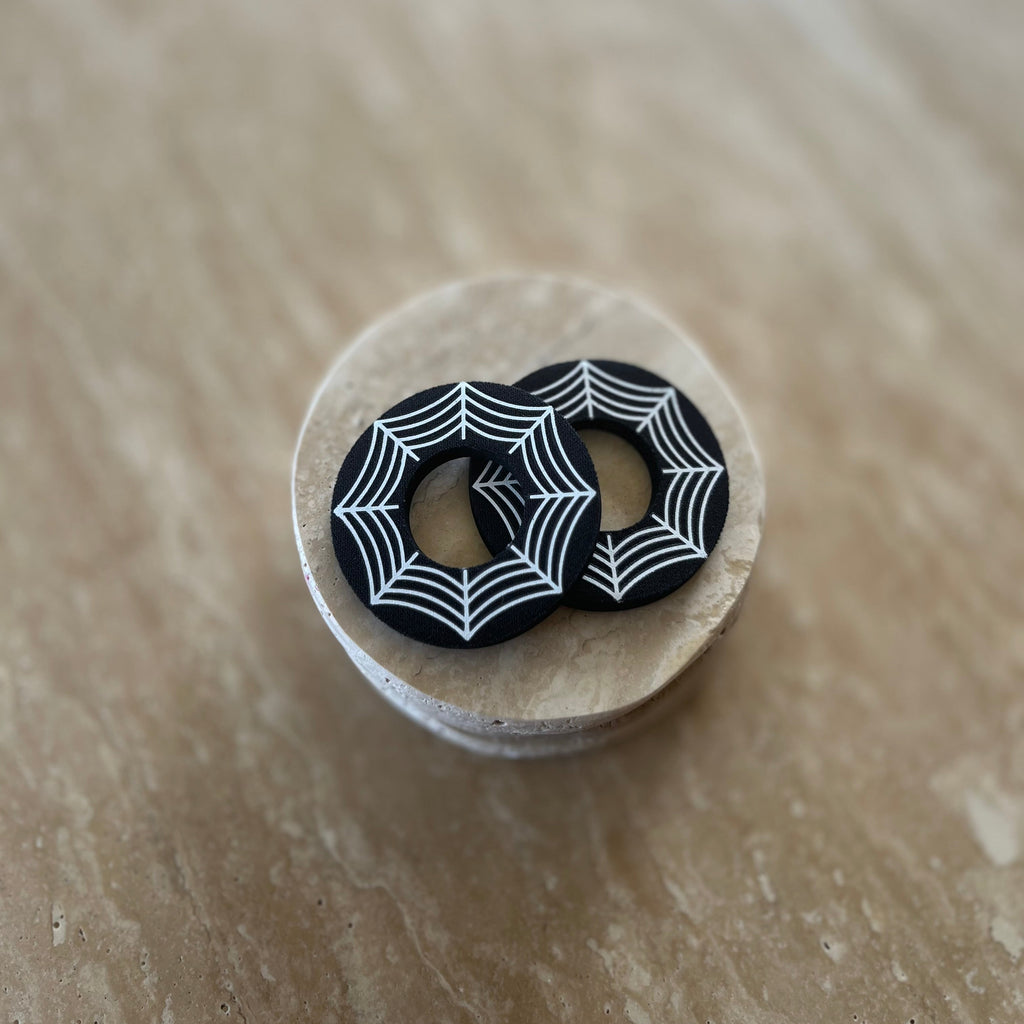 Spider Web Grip Donuts